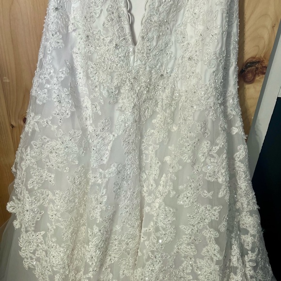 Maggie Sottero, Mirabella Wedding Dress in Ivory - Picture 13 of 15